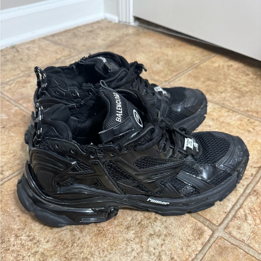 BALENCIAGA RUNNERS IN BLACK